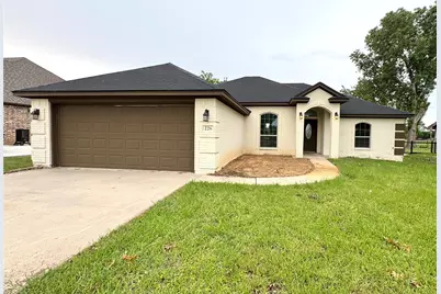 226 Lakeview Drive, Runaway Bay, TX 76426 - Photo 1