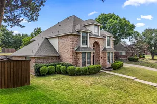 131 Sandy Creek Dr, DeSoto, TX 75115 - Photo 2