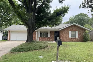 705 White Oak Ln, Arlington, TX 76012 - Photo 1