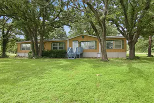 301 Elm Ln, Aurora, TX 76078 - Photo 2
