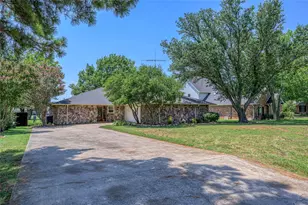 310 Navajo Trail, Gainesville, TX 76240 - Photo 2