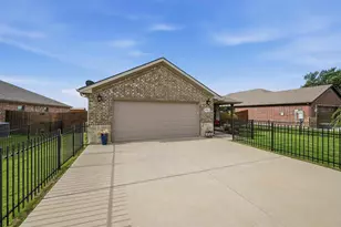 502 Pathfinder St, Collinsville, TX 76233 - Photo 2