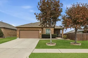 448 Spring Dr, Saginaw, TX 76131 - Photo 2
