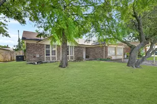 6905 Yorkston St, Watauga, TX 76148 - Photo 2