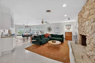 2039 W Lotus Ave, Fort Worth, TX 76111 - Photo 12