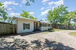 502 W Bells Blvd, Bells, TX 75414 - Photo 2