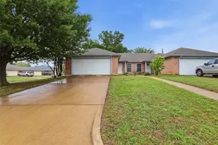 1502 Sharron Ct, Cleburne, TX 76033 - Photo 2