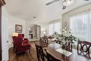 2810 Hammond Dr, Grand Prairie, TX 75052 - Photo 8