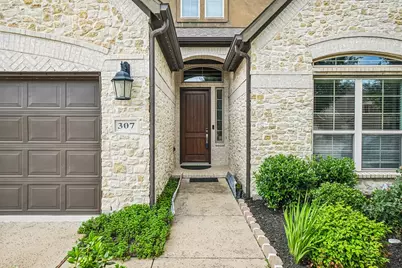307 Ridgewood Drive, Lewisville, TX 75067 - Photo 2