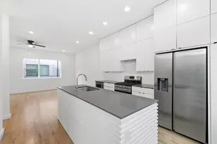 427 W 10th St, Dallas, TX 75208 - Photo 2