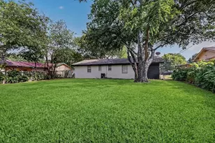 2725 Wesleyan Dr, Irving, TX 75062 - Photo 34