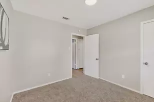 2725 Wesleyan Dr, Irving, TX 75062 - Photo 28