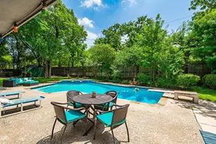 2401 Oak Shadow Ct, Arlington, TX 76017 - Photo 30