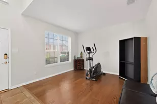 317 E Clover Park Dr, Fort Worth, TX 76140 - Photo 8