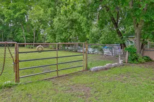 1520 Olive St, Gainesville, TX 76240 - Photo 32