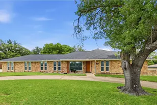 1909 W Red Bird Ln, Dallas, TX 75232 - Photo 2