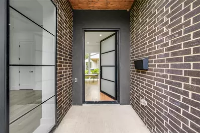 2410 N Prairie Avenue, Dallas, TX 75204 - Photo 2