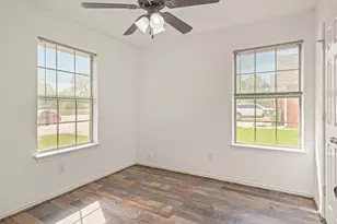 502 S Main St, Aubrey, TX 76227 - Photo 10
