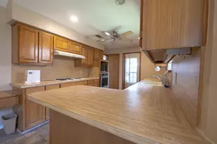 2505 Copper Creek Ln, Carrollton, TX 75006 - Photo 10