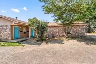 1122 N Center Street N, Arlington, TX 76011 - Photo 1