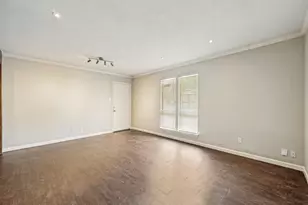 1122 N Center Street N, Arlington, TX 76011 - Photo 6