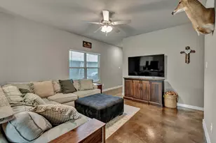 609 N Cummings Dr, Alvarado, TX 76009 - Photo 8