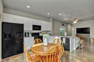 609 N Cummings Dr, Alvarado, TX 76009 - Photo 10
