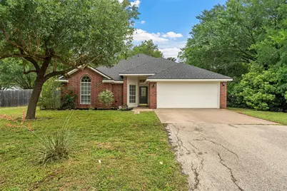 209 W Karnes Drive, Waco, TX 76706 - Photo 2