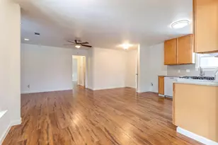 910 Tamara Ln, Grand Prairie, TX 75051 - Photo 12