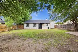 5644 Santa Fe Trail, Haltom City, TX 76148 - Photo 2