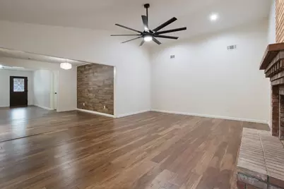 100 E Cunningham Street, Bonham, TX 75418 - Photo 14