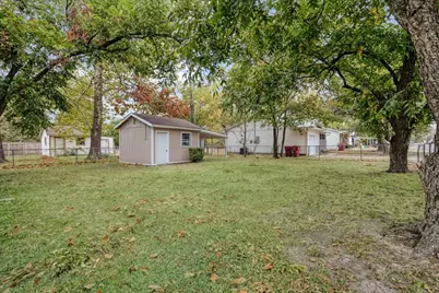 100 E Cunningham Street, Bonham, TX 75418 - Photo 10