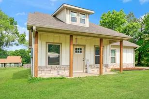 675 High St, Blossom, TX 75416 - Photo 2