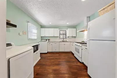 216 Avenue I, Lacy Lakeview, TX 76705 - Photo 6