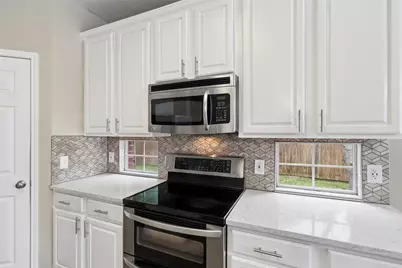 2702 Saint Charles Drive, Mansfield, TX 76063 - Photo 10