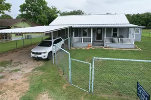 450 Valley Ln, Weatherford, TX 76085 - Photo 2