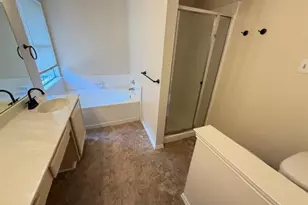 5305 Manhassett Dr, Arlington, TX 76018 - Photo 10