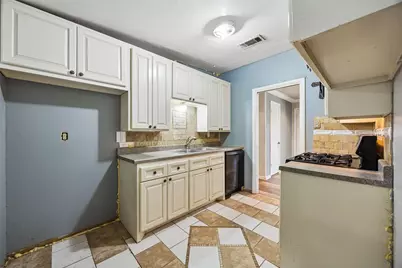4613 Emerson Street, Fort Worth, TX 76119 - Photo 8