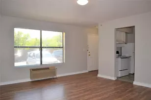 701 W Sycamore St, Denton, TX 76201 - Photo 2