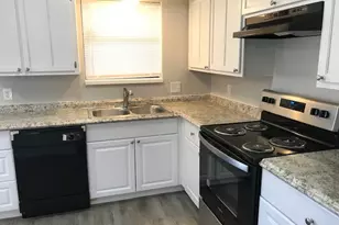 429 Signal Hill Ct N, Fort Worth, TX 76112 - Photo 8