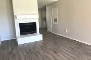 429 Signal Hill Ct N, Fort Worth, TX 76112 - Photo 2
