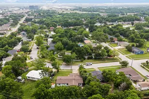 1106 E Strong Pkwy, Grand Prairie, TX 75050 - Photo 32