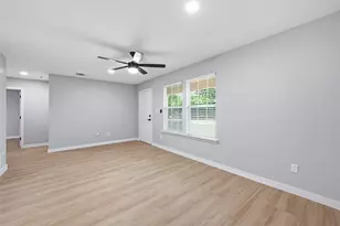 210 W Madison St, Hillsboro, TX 76645 - Photo 4