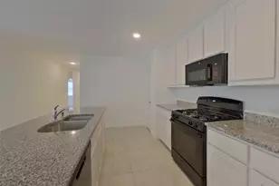 2500 Bunkerton Dr, Fort Worth, TX 76179 - Photo 4