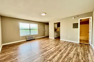 701 W Sycamore St, Denton, TX 76201 - Photo 1