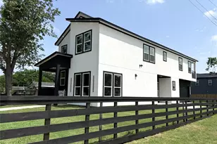 2404 56th St, Dallas, TX 75241 - Photo 2