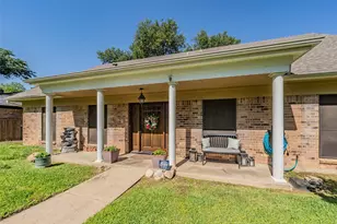 1810 Lakeside Dr, Arlington, TX 76013 - Photo 1