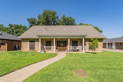 1810 Lakeside Drive, Arlington, TX 76013 - Photo 4