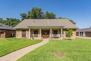 1810 Lakeside Dr, Arlington, TX 76013 - Photo 4