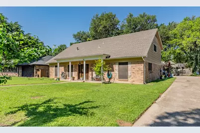 1810 Lakeside Drive, Arlington, TX 76013 - Photo 2